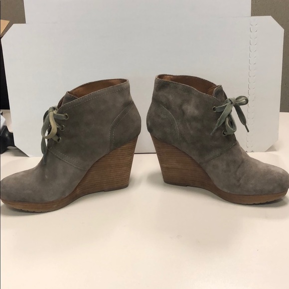NWOT Suede wedge booties size 11 - Picture 2 of 6